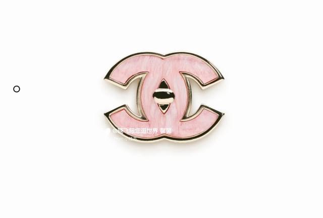 25B冰透果冻粉 粉色双C字母胸针 淡淡少女精致感扑面而来 少女心直接泛滥 实物美晕了超高颜值好甜美溢出屏幕的美