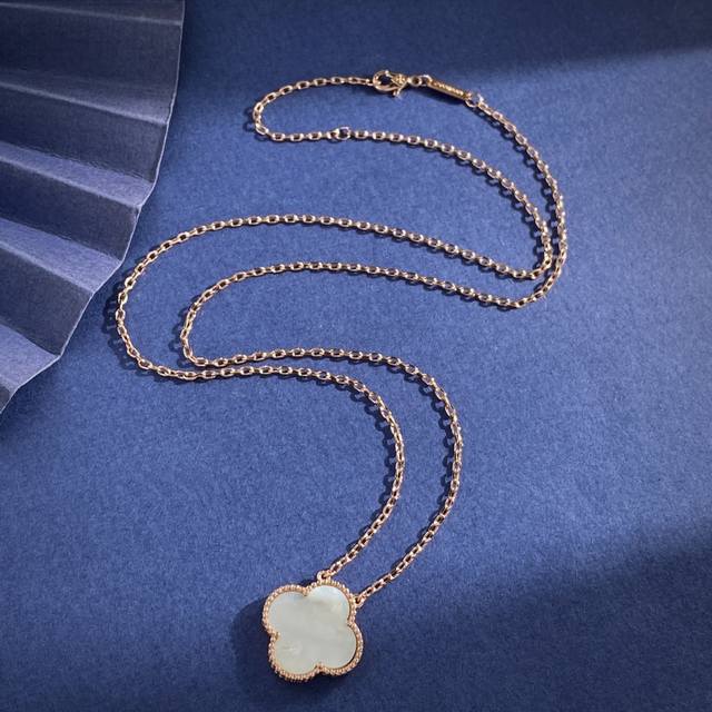 Fk80 梵克雅宝Vca 白贝母黑玛瑙红玛瑙绿孔雀石四叶草四叶花中长款项链 黄铜材质 玫瑰金+10个色 重约6G 项链约长55Cm+5Cm 四叶花约2Cm*2C