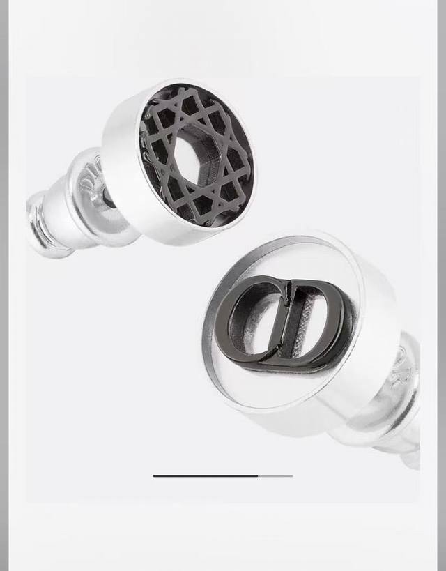 Dior 迪奥 耳钉 专柜一致上新 精选原版一致 黄铜材质 甜美气质高雅。