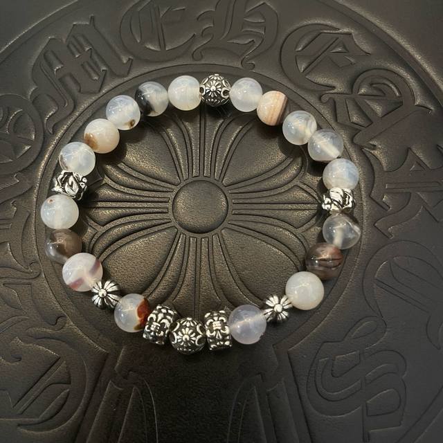 新款 专柜品质 Chrome Hearts克罗心 经典复古多元素手串手链 ，快手 Ins 小红书热门，凹凸造型不同的花纹设计风格呈现出与众不同 十字架童军花是克