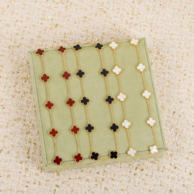 我们出品 十花项链 Zp78000+认准唯一一家真正购入珠宝类Z批开发的，可订做真金真钻，只做对版Z批真金货，批K市面各种金货量大咨询客Fu 终于给我开发出来了