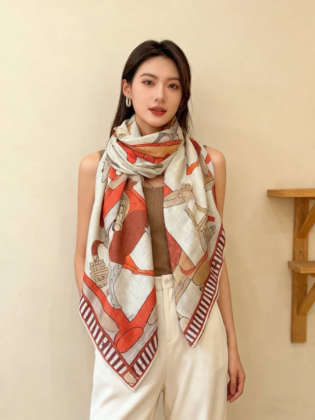 全速前进”140双面丝绒披肩 手工卷边丝毛方巾 30%桑蚕丝70%羊绒 这款经典单品展现强大而迷人的女性魅力精髓。此140方巾推陈出新，诠释无限的情感和自由，以