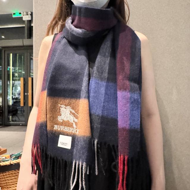 顶级高端货现货发行巴宝莉专柜超爆万年款 经典格纹长巾 羊绒围巾品质手感好到不行100%顶级羊绒高尖端产物绝对令人尖叫的品质时尚大牌的顶尖设计款..经典格子搭配时