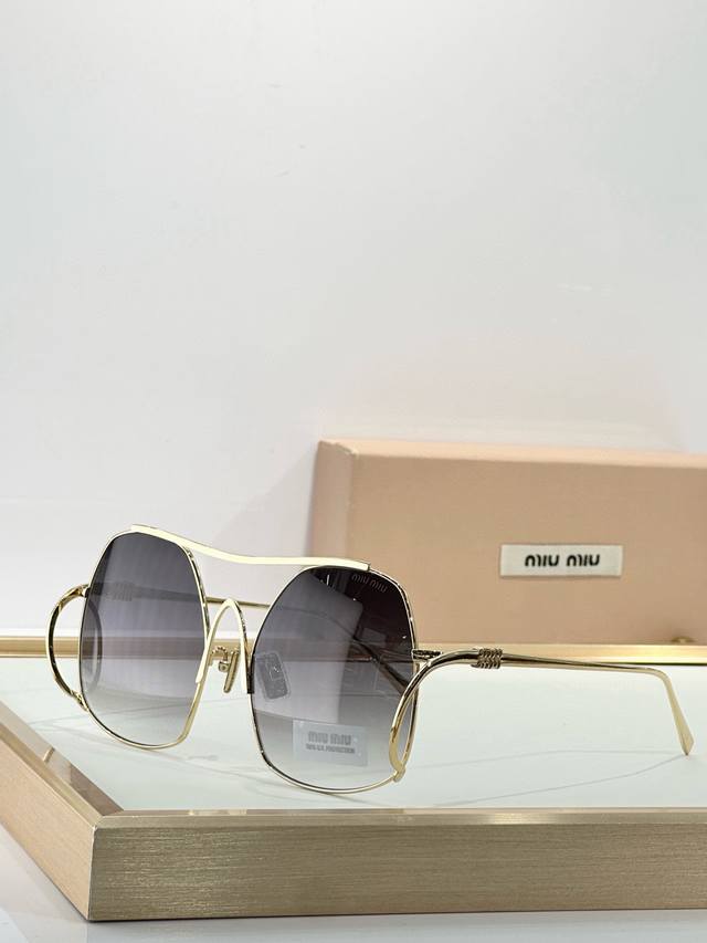 Miumiu Mod：Smua55 Size：57-18-150