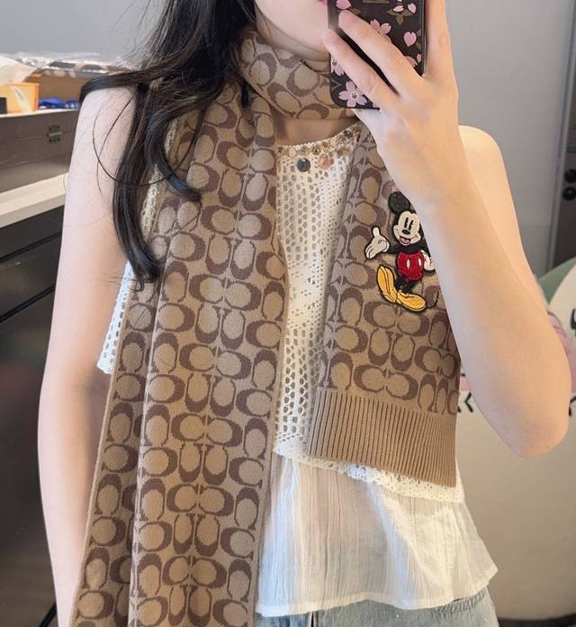Coach＆迪士尼 联名米奇围巾 针织面料 %澳毛 螺纹下摆 男女同款 单款单色 精致 细节到位 手感软糯 配色百搭 规格25* Cm