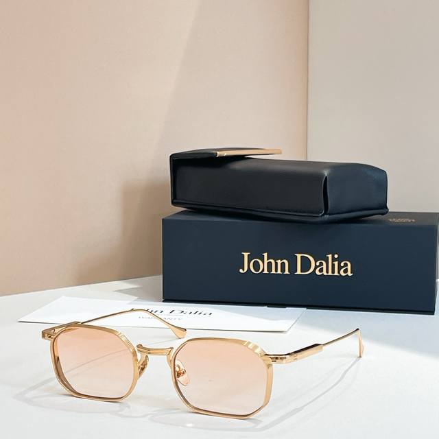 John Dailamodel: Samuelsize: 47口22-145配送盒子～～