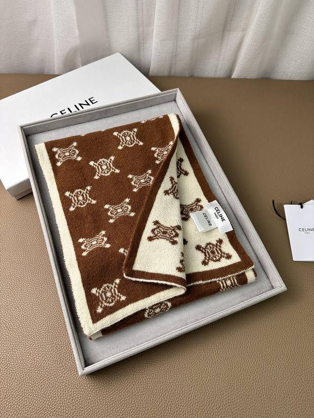 赛琳。原单！重磅推荐！ 新款针织围巾！低调的奢侈感。极品柔美精英高手级别的时髦感围巾！这款赛琳羊绒提花围巾越看越爱，越看越时髦！这种工艺和配色一看就知道不是一般