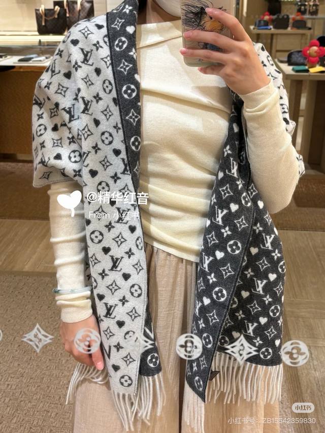Lv高端版本上线 各大网红明星同款 Louis Vuitton 渠道独家特供大驴专柜款限定系列羊绒围巾 渠道独家特供的大驴 专柜当季排长队预定的牛货 本年度最好
