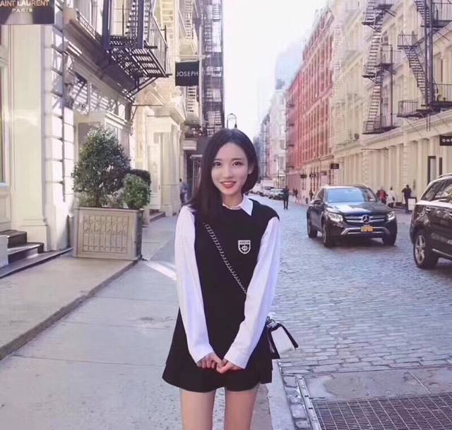 Ch Nel 最经典 最百搭 最特色的盾牌胸针Brooch 浓浓的大牌时尚感 实物赞爆了 随便你想别哪里 别外套，西装，鞋子，领口，帽子 你能想象得到 它都能给