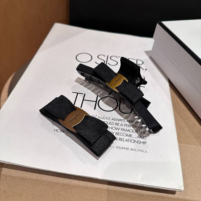 配包装盒 S F 菲拉格慕 爆款弹簧夹，超级好看！名媛范儿十足，小仙女必备