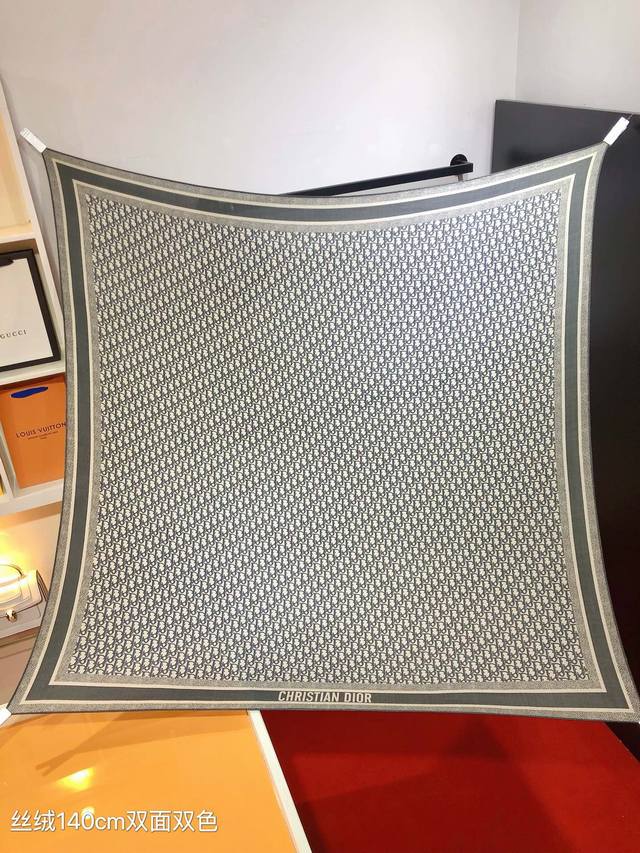 Rdo2531 双面异色 140X140Cm 70%羊绒30%真丝 迪奥