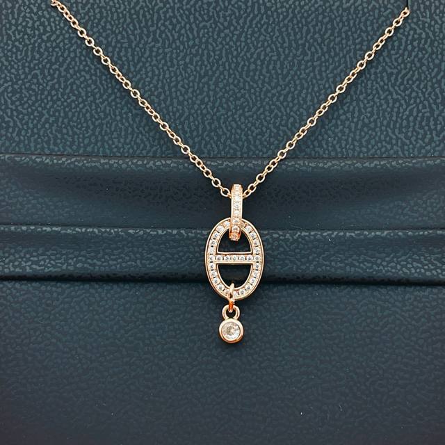 Hx042玫瑰金 He Mes爱马仕猪鼻子玫瑰金色项链 只能用无敌形容，这款绝对的性价比之选感受下这么无敌的工艺！简约，特别适合日常搭配，而且晚装搭配也特别的气