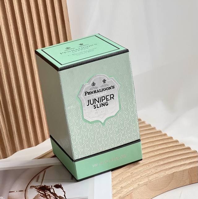 原单品质 潘海利根琴酒香水！超多明星和博主喜欢的味道！ 这是潘家的热门香水 琴酒，别名杜松子酒。印象中的杜松子酒是一种烈酒，又苦又重口，但这一杜松子酒走的却是小