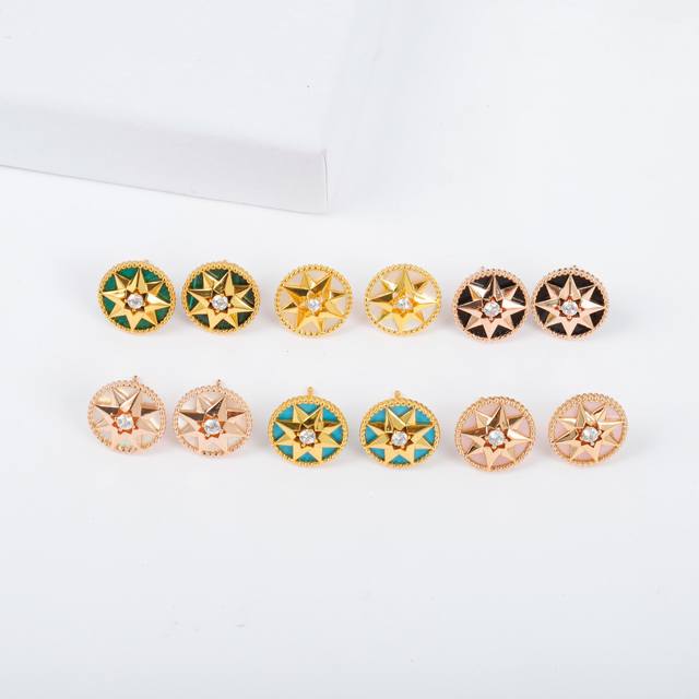 孔雀石p 其他石头p240 我们出品 迪奥罗盘玫瑰耳钉 Zp单只11440， 认准唯一一家真正购入珠宝类Zp开发的，可订做18K真金真钻版，只做对版真金货，价询