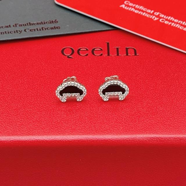 Qeelin麒麟黑色平安锁银色耳钉 一致Zp黄铜材质，非常的上镜设计很特别值得入手高级手工坊系列