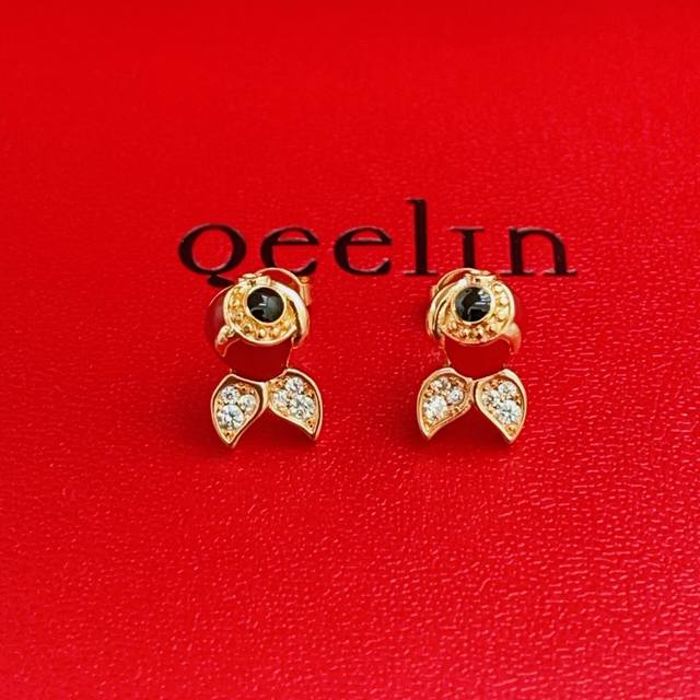 麒麟Qeelin 最新款玫瑰金镶钻金鱼耳钉 一致Zp黄铜材质，非常的上镜设计很特别值得入手高级手工坊系列