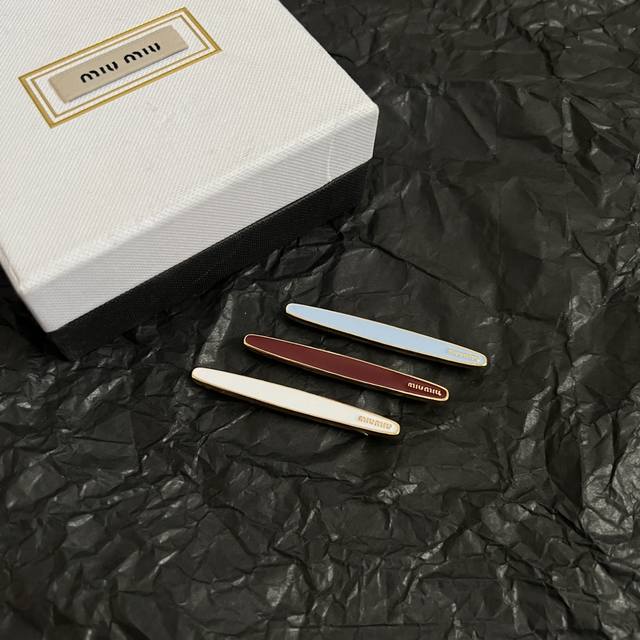 一套 3只 Miumiu 发夹 出口订单 最美单品 高级感十足 送礼自用都Nice