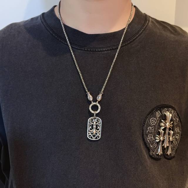新款 专柜品质 Chrome Hearts克罗心经典复古多元素项链 方牌童军花吊坠 凹凸造型不同的花纹设计风格 呈现出与众不同 十字架 童军花是克罗心的志 所以