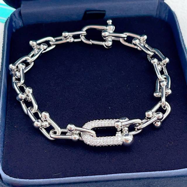 Tiffany*蒂芙尼最新款 U形镶钻银色手链 一致Zp黄铜材质，非常的上镜设计很特别值得入手高级手工坊系列 DDD