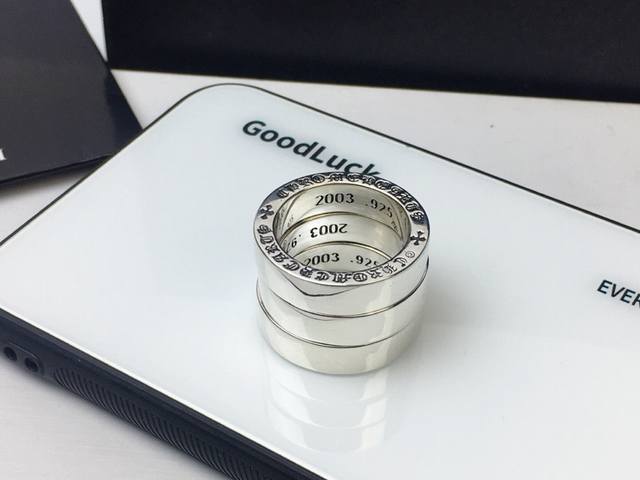 Chrome Hearts克罗心标志光面戒指全身光面简约 两圈覆盖哥特字体 风格融合摇滚朋克、街头嘻哈炫酷新款个性十足 时尚搭配必备精品 男女生均可佩戴#7 8