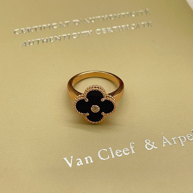 大小尺寸:6号、7号、8号 DDD 梵克雅宝Vancleef*Arpel*四叶草黑色贝母单钻玫瑰金戒指 一致Zp黄铜材质，非常的上镜设计很特别值得入手高级手工坊