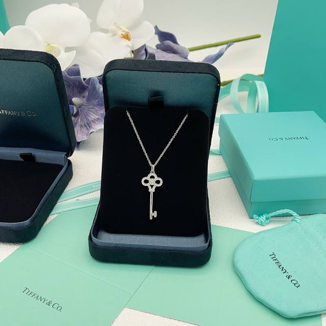 Tiffany*蒂芙尼锁匙镶钻银色项链 一致Zp黄铜材质，非常的上镜设计很特别值得入手高级手工坊系列 DDD