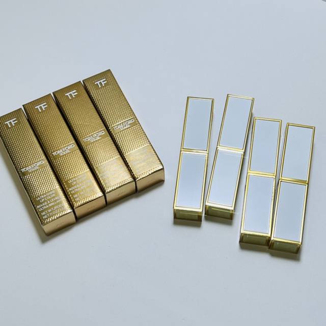 高端品质 100 Tf白细管口红！色号：03-04-05-07-20-27-28-108-820-158-159-160，31-32-33-34-820-38-