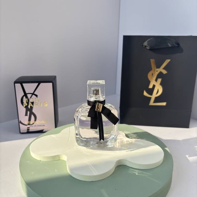 原单品质 女生必备香水之一 “圣罗兰反转巴黎淡香水” Ysl第一支西普麝香调香水～ 神秘明亮的曼陀罗与深邃强烈的广麝香，碰撞出如同爱情的味道巴黎左岸的春日里，他