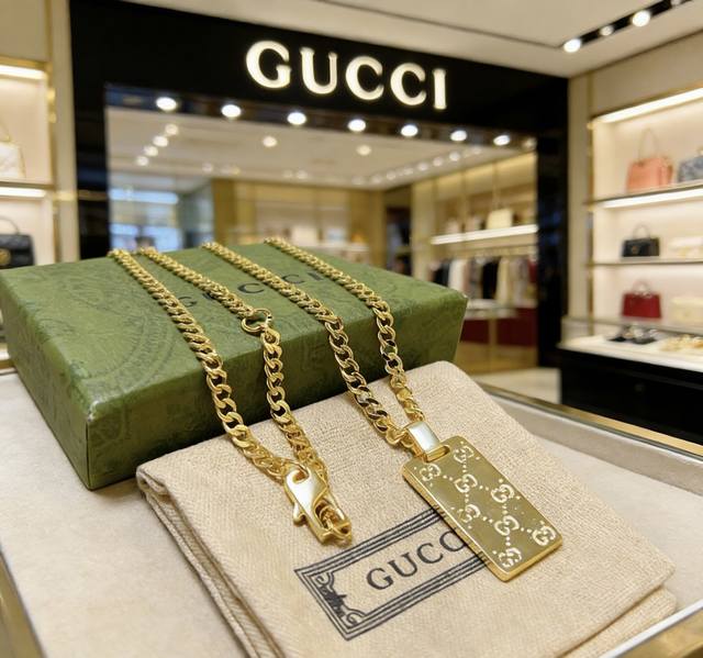 古驰项链最新款链条档次更高明星同款Anger Forest系列双G经典款系列18K金项链 细节对版做旧处理 非市面亮面版型 这款一直在出 古驰里面热卖款 非常好