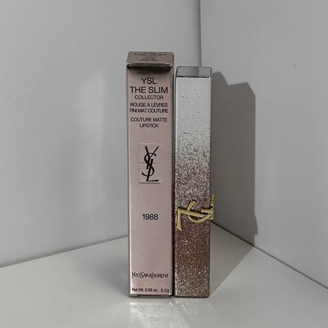 高品质 圣罗兰粉色星辰口红2.2G！ 色号：1988-1936。