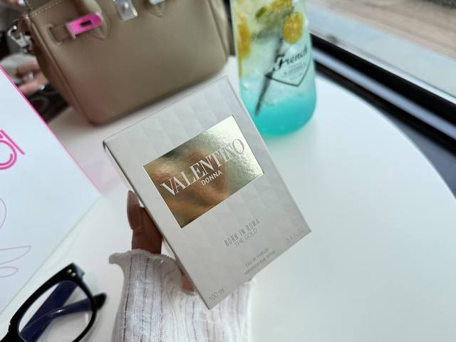 原单品质 新品华伦天奴戏梦千金 椰香天花板一秒沦陷的高配得千金香！ 华伦天奴你配享太庙！！！ 限量版新香 戏梦千金 也太City了吧 限量高定未来金铆钉瓶犹如流