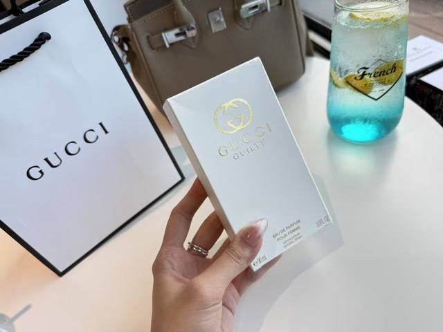 原单品质 撩到直接封神Gucci罪爱香水 美国官网寄回Gucci 它的香气太让人上头了闻起来会有中记忆里很熟悉的味道， 让人香气多年以前的夏天，洗完澡后身上那种