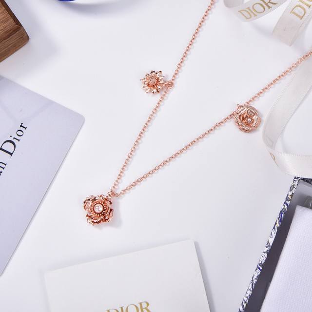 项链 新品原单货 新款Dior迪奥玫瑰金花蕊耳钉专柜一致黄铜材质 超级有质感