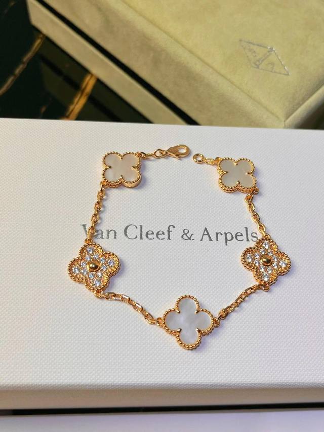 V金材质Vca玫瑰金白贝母间钻五花手链