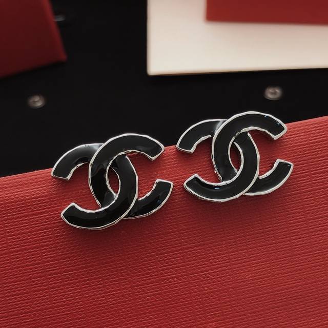 编号Xedp880 Ch*Nel最新款滴油黑色耳钉 一致Z批黄铜材质