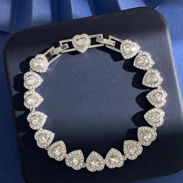 手链Sh93 施华洛世奇Ins时尚气质满钻爱心形桃心手链 黄铜材料 银色 耳钉重约2.8G 耳钉约0.9Cm*0.9Cm*0.4Cm； 手链重约25.3G 手链