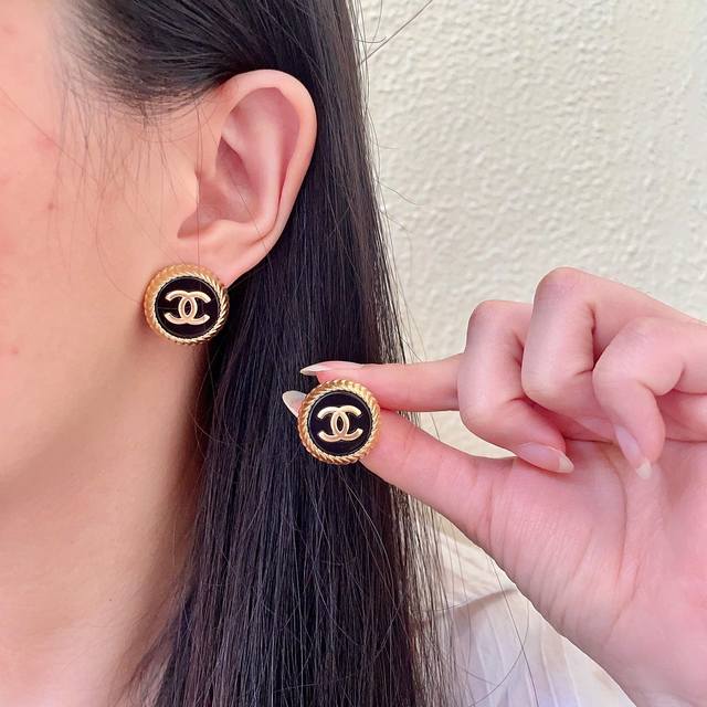 香奈儿经典双C耳钉