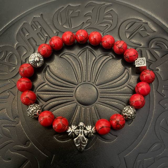 新款 专柜品质 Chrome Hearts克罗心 经典复古多元素红松石手串手链 ，快手 Ins 小红书热门，凹凸造型不同的花纹设计风格呈现出与众不同 十字架童军