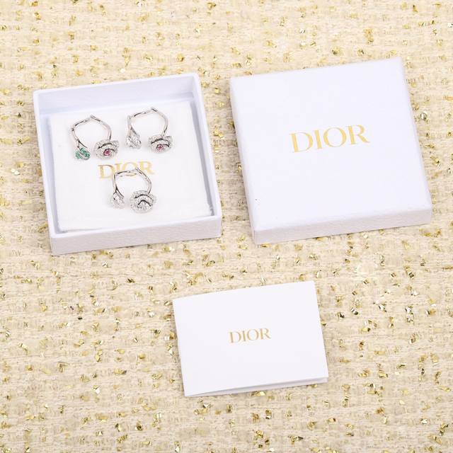 我们出品 玫瑰花戒指 Zp100 500+ 可订做真金真钻，只做对版Z批真金货，批K市面各种金货量大咨询客Fu Rose Di R Bagatelle 戒指向D