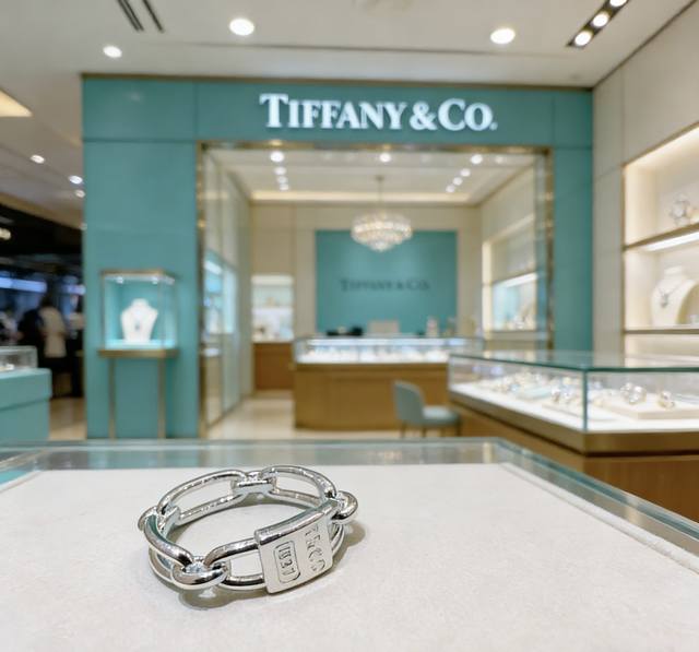 Tiffany 蒂芙尼戒指 简约大气百搭 潮流单品 全新升级版 戒指码数 67891011 V金镀铂金层 非常不错的款式推荐这款 搭配设计多元素每一层设计每款都