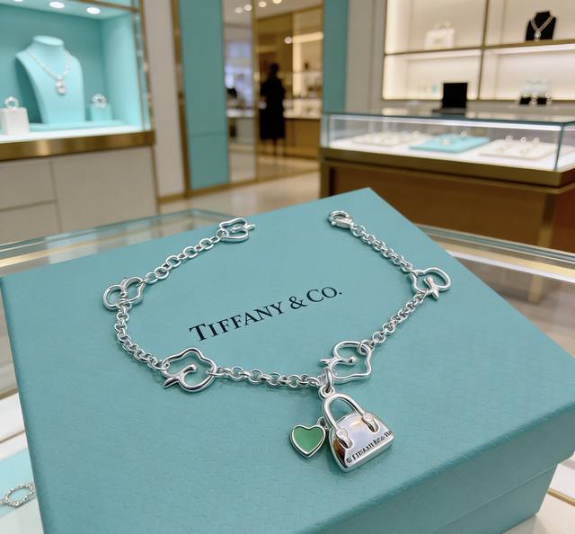 蒂芙尼手链Tiffny&Co. 专柜精工银版本 明星同款 原版复刻 纯手工打造 ～正品开模潮流时尚必备 男女均可佩戴 情侣款同款 摇滚朋克银风格 潮流百搭 官网
