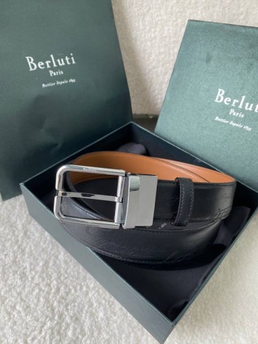 berluti针扣经典款，Venezia Scritto小牛皮情书雕刻款 纯手工擦色 高品质树羔皮夹心 现货齐码85-125Cm，宽度3.5Cm。