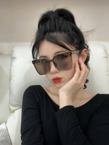 Gucci-尼龙偏光连体太阳镜 2025开春新款 潮流爆款 时尚方框偏光太阳镜 高品质 佩戴舒适 网红潮款墨镜 女士高清尼龙偏光太阳镜 高品质Tr镜框 型号 G