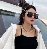 tr偏光系列 Dior 经典的方框设计，不挑脸型，无论搭配大衣还是连衣裙都非常显气质尼龙偏光镜片预防紫外线 型号：Cd1150