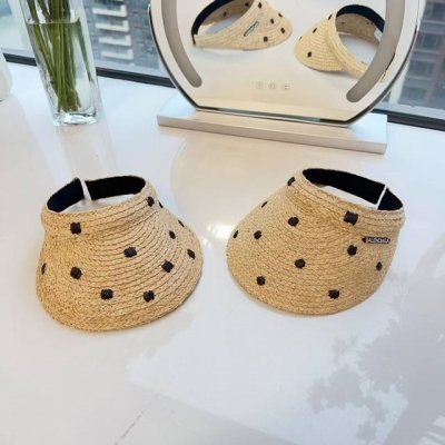 跑量 Balenciag 新款民族风遮阳草编帽 越来越稀罕的风格啦 民族风之余带有一点小可爱数控编织 密度舒服舒展 这款可以闭眼入