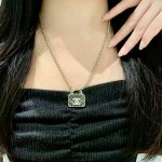 香奈儿手提包双C字母项链