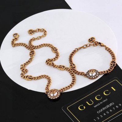 gucci 古驰项链手链 高端 打造 美到哭，因为是限量版，你根本无法在店内看到现货，现货一到真的Bling 这一组简直不要太震撼不要太完美，赞呆了手链 项链