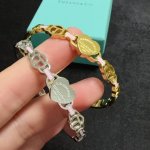 新品 蒂芙尼Tiffany&Co.镶钻爱心手镯超多明星网红同款 原单货 中性款高版本手镯专柜一致材质 火爆款出货 设计独特 复古前卫 手镯14K精工保色版 从上