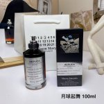 专柜品质 月球起舞Dancingonthemoon,2016 马丁马吉拉香水黑瓶100Ml 香调 醛香花香调 前调 醛 中调 茉莉鸡蛋花鸢尾花 后调 开司米酮龙