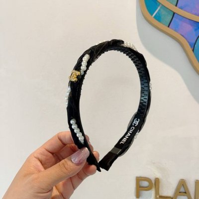 配包装 Chanel 香奈儿 新款小香珍珠发箍，复古头箍，网红爆款推荐 搭配高端材质，超精致，时尚百搭。